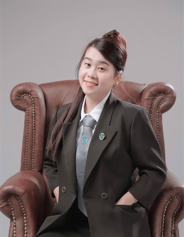 Hoài Phương cảm thấy may mắn khi gia đình, người thân luôn ủng hộ cô kiên trì theo đuổi con đường đã chọn