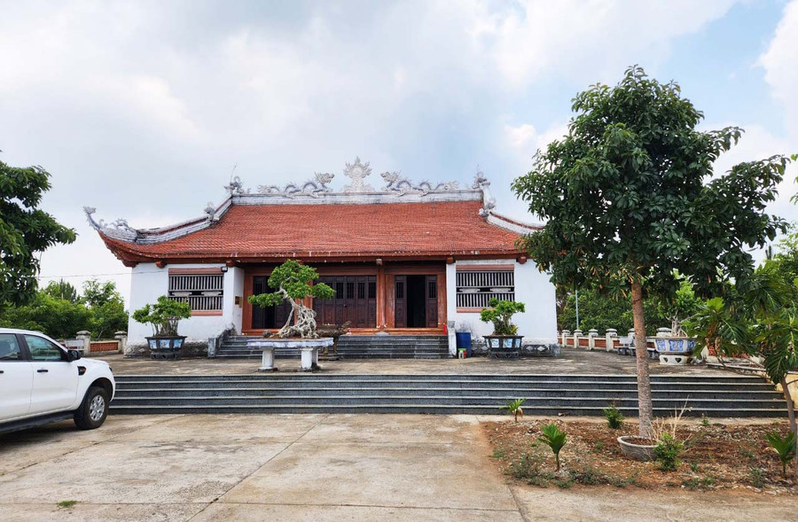 Đền tưởng niệm các anh hùng liệt sĩ Trường Sơn. Ảnh: D.L