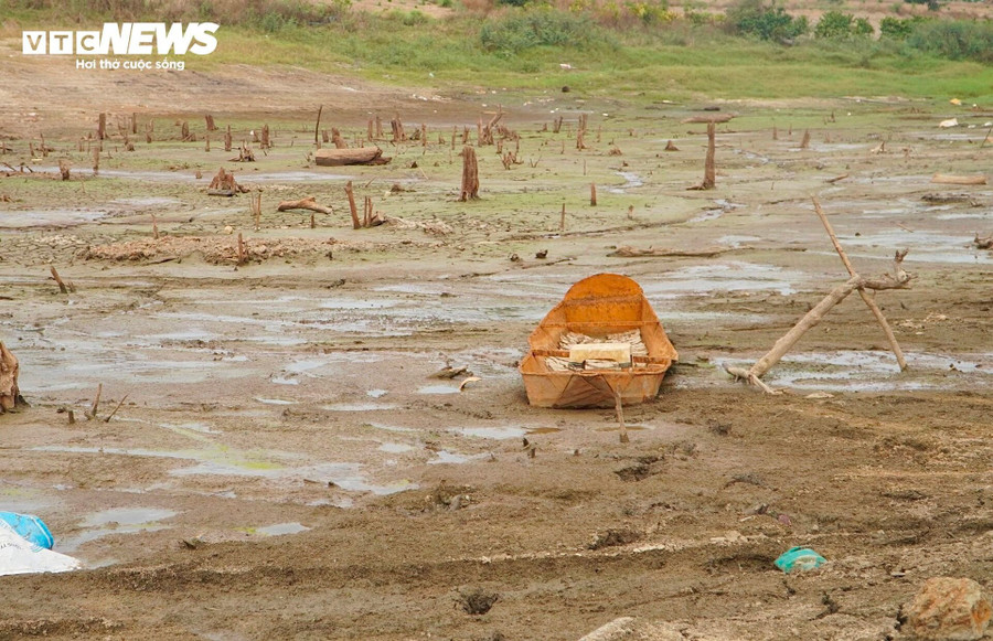 Trước tình hình này, UBND tỉnh đã yêu cầu ngành nông nghiệp tỉnh có các giải pháp đảm bảo nhu cầu nước sinh hoạt, nước sản xuất nông nghiệp; phối hợp với các ngành liên quan cũng như các địa phương thực hiện đồng bộ các giải pháp, hạn chế thấp nhất những thiệt hại do hạn hán gây ra. Trước tình hình này, UBND tỉnh đã yêu cầu ngành nông nghiệp tỉnh có các giải pháp đảm bảo nhu cầu nước sinh hoạt, nước sản xuất nông nghiệp; phối hợp với các ngành liên quan cũng như các địa phương thực hiện đồng bộ các giải pháp, hạn chế thấp nhất những thiệt hại do hạn hán gây ra.