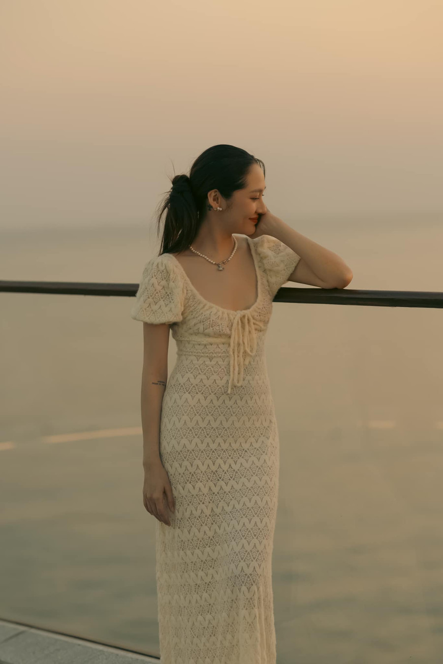 Trong lần trò chuyện với chúng tôi, nữ ca sĩ bước ra từ cuộc thi Giọng hát Việt mùa đầu tiên chia sẻ về hình mẫu của mình là một người có tư duy tương đồng. Cô nói bản thân chưa bao giờ nghĩ tài chính là cái tiên quyết trong tình cảm, vì từ trước đến giờ cô vẫn có thể làm mọi thứ một mình. Bảo Anh cho biết khi yêu, cô không đặt mục tiêu đối phương phải điển trai, là bác sĩ, giám đốc mà chỉ cần một người tử tế, có thể hòa hợp Trong lần trò chuyện với chúng tôi, nữ ca sĩ bước ra từ cuộc thi Giọng hát Việt mùa đầu tiên chia sẻ về hình mẫu của mình là một người có tư duy tương đồng. Cô nói bản thân chưa bao giờ nghĩ tài chính là cái tiên quyết trong tình cảm, vì từ trước đến giờ cô vẫn có thể làm mọi thứ một mình. Bảo Anh cho biết khi yêu, cô không đặt mục tiêu đối phương phải điển trai, là bác sĩ, giám đốc mà chỉ cần một người tử tế, có thể hòa hợp