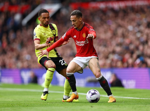 Antony ghi bàn nhưng đồng đội lại hủy hoại tất cả Antony ghi bàn nhưng đồng đội lại hủy hoại tất cả