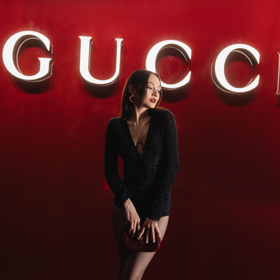 Dù vậy, Bảo Anh cũng gặp những bình luận tiêu cực về ngoại hình, lúc bị nhận xét quá gầy, khi lại bị chê béo, bắp tay to, bụng không săn chắc... Những bình luận đó khiến nữ ca sĩ gặp áp lực, stress Dù vậy, Bảo Anh cũng gặp những bình luận tiêu cực về ngoại hình, lúc bị nhận xét quá gầy, khi lại bị chê béo, bắp tay to, bụng không săn chắc... Những bình luận đó khiến nữ ca sĩ gặp áp lực, stress