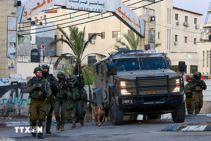 Binh sỹ Israel được triển khai tại trại tị nạn Al-Amari ở gần Ramallah, Bờ Tây, ngày 4/3/2024. (Ảnh: AFP/TTXVN)