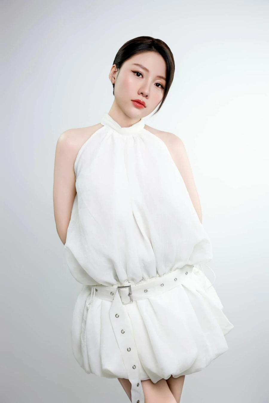 Nữ diễn viên 25 tuổi bày tỏ mong muốn được thử sức mình ở nhiều dạng vai khác nhau, điển hình là tâm lý hoặc phản diện. Cô mong muốn có những nhận định công tâm về diễn xuất của mình bằng tên Huỳnh Uyển Ân Nữ diễn viên 25 tuổi bày tỏ mong muốn được thử sức mình ở nhiều dạng vai khác nhau, điển hình là tâm lý hoặc phản diện. Cô mong muốn có những nhận định công tâm về diễn xuất của mình bằng tên Huỳnh Uyển Ân