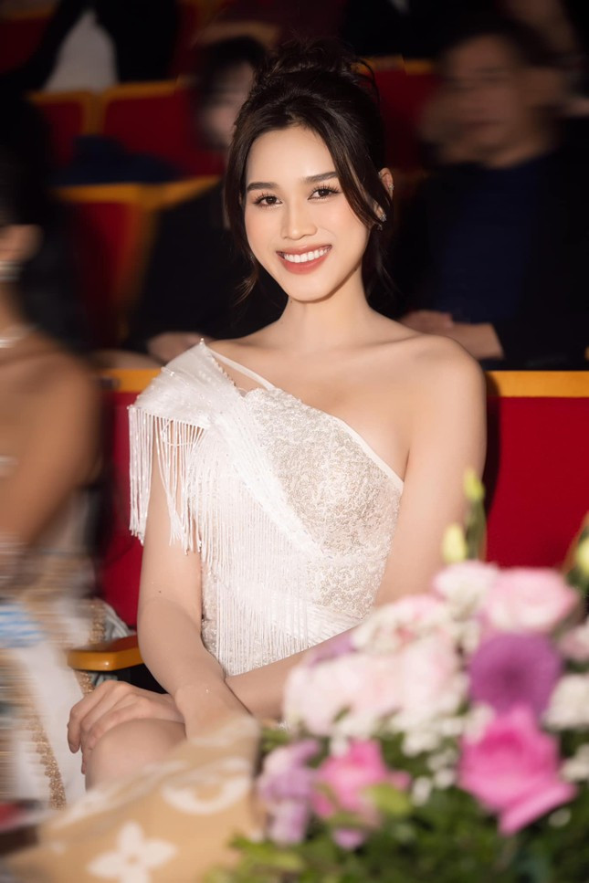 Người đẹp Thanh Hóa không muốn bạn trai gặp áp lực. Người đẹp Thanh Hóa không muốn bạn trai gặp áp lực.