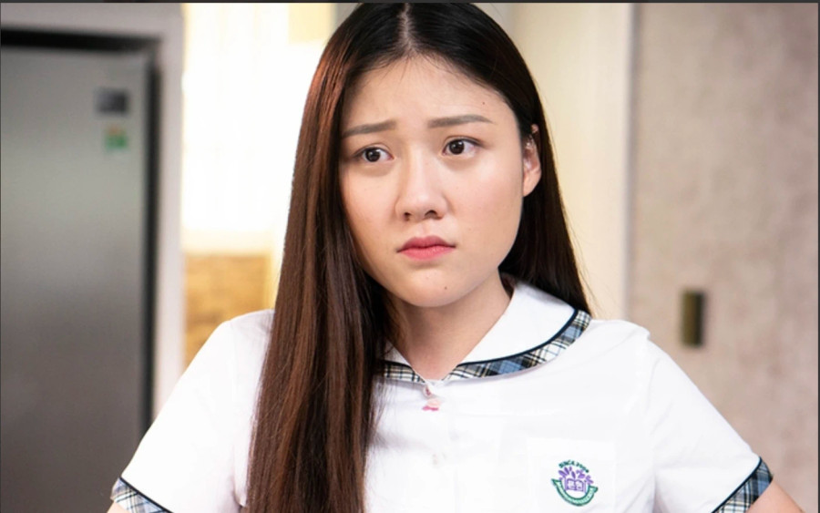 Trước đây, cô được nhận xét sở hữu khuôn mặt bầu bĩnh, xinh xắn, nụ cười ngọt ngào nhưng không quá nổi bật. Dù vậy, em gái Trấn Thành gây ấn tượng bởi tính cách cởi mở, thân thiện Trước đây, cô được nhận xét sở hữu khuôn mặt bầu bĩnh, xinh xắn, nụ cười ngọt ngào nhưng không quá nổi bật. Dù vậy, em gái Trấn Thành gây ấn tượng bởi tính cách cởi mở, thân thiện