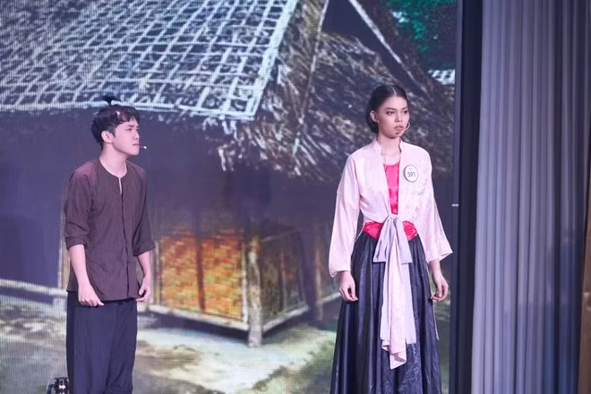 Thí sinh Nguyễn Thị Thanh Thủy diễn kịch. Ảnh: PV/Vietnam+