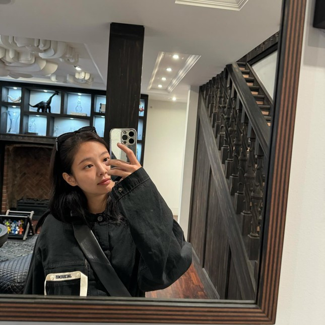 Ảnh Jennie check-in tại London, Anh. Ảnh Jennie check-in tại London, Anh.