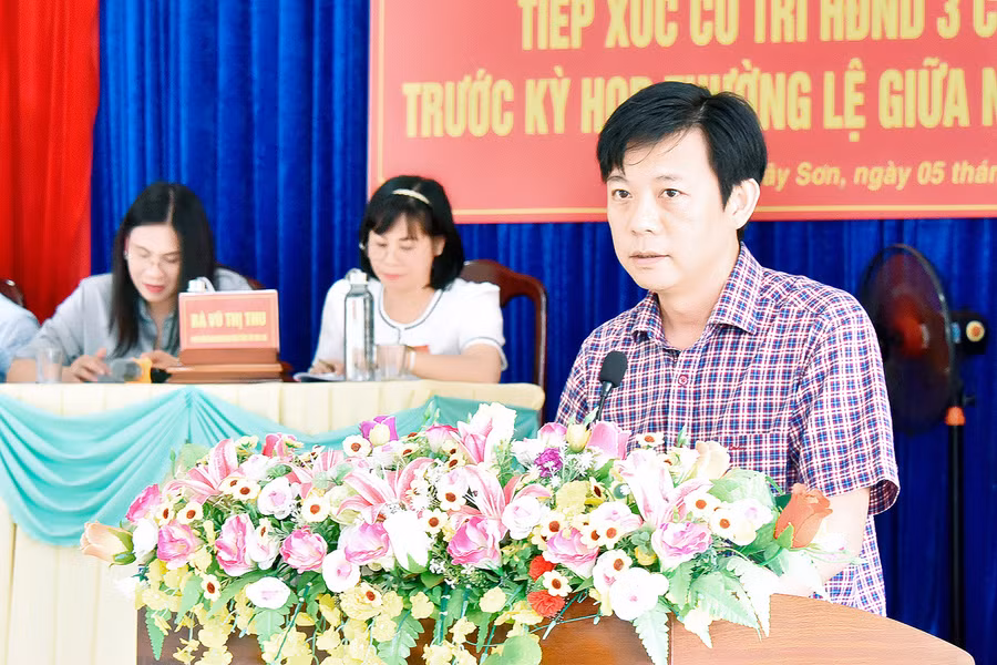 Chủ tịch UBND TP. Pleiku Đỗ Việt Hưng trả lời, làm rõ một số nội dung kiến nghị của cử tri thuộc thẩm quyền. Ảnh: Đ.T Chủ tịch UBND TP. Pleiku Đỗ Việt Hưng trả lời, làm rõ một số nội dung kiến nghị của cử tri thuộc thẩm quyền. Ảnh: Đ.T