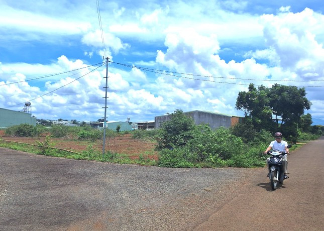 Vị trí phân lô của bà Mai Thị Tuyết Nga ở phường Thắng Lợi đã nhiều năm chưa được xử lý dứt điểm.