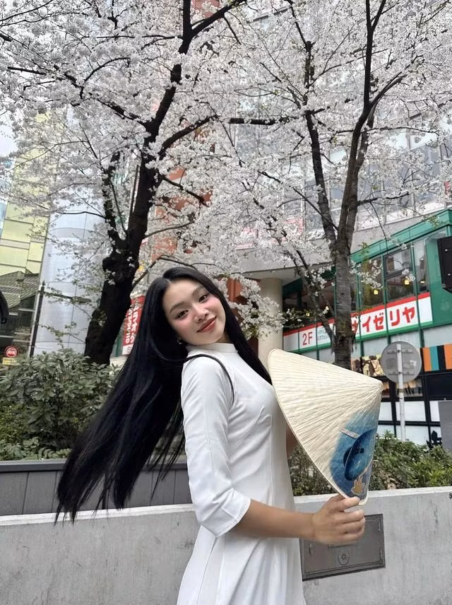 Giana táo bạo khi thể hiện Mùa yêu đầu với bản phối mới mang hơi hướng pop rock Giana táo bạo khi thể hiện Mùa yêu đầu với bản phối mới mang hơi hướng pop rock