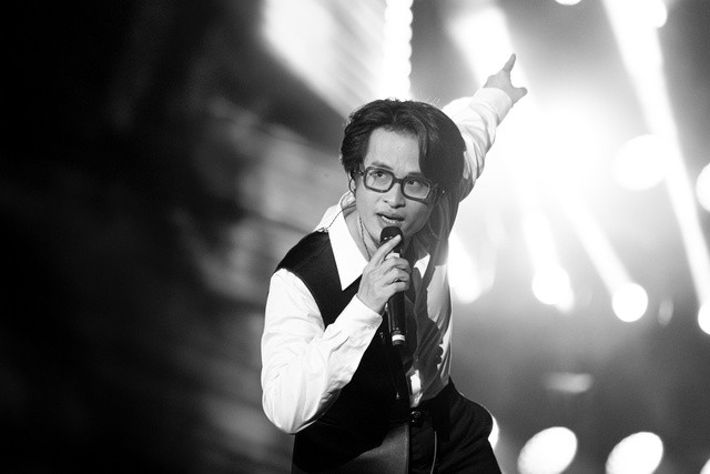 Ca sĩ Hà Anh Tuấn trong một đêm nhạc. Ảnh: ĐẠI NGÔ