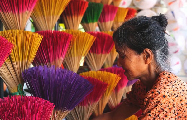 Đã ở cái tuổi 76, nguyện ước cuối cùng của mệ cho những bệnh nhân ung thư vẫn còn đó, đầy ngọt ngào và hy vọng. Đã ở cái tuổi 76, nguyện ước cuối cùng của mệ cho những bệnh nhân ung thư vẫn còn đó, đầy ngọt ngào và hy vọng.