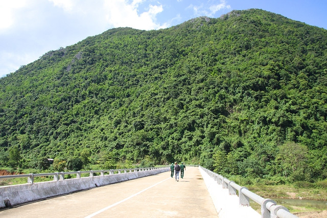 Cầu Sê Păng Hiêng bắc qua dòng Sê Păng Hiêng Cầu Sê Păng Hiêng bắc qua dòng Sê Păng Hiêng