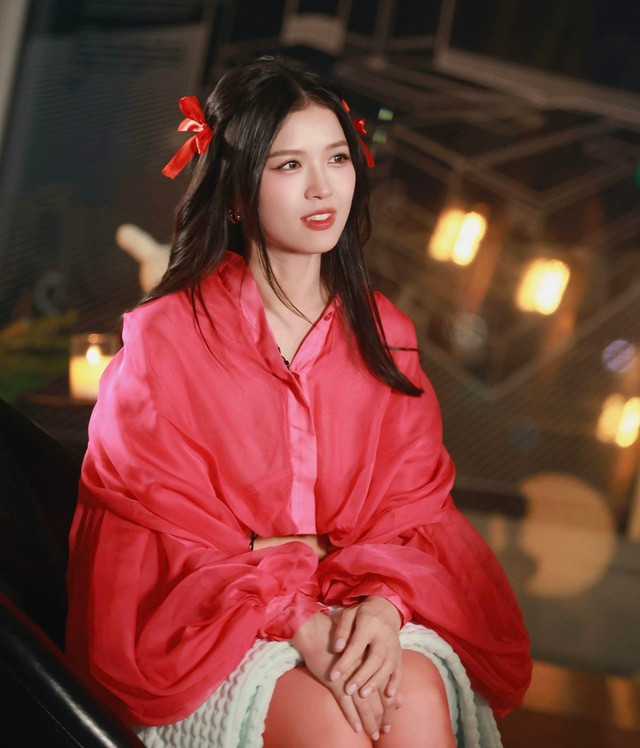 Nữ ca sĩ chia sẻ cởi mở về những trải nghiệm khi tham gia show âm nhạc tại Trung Quốc