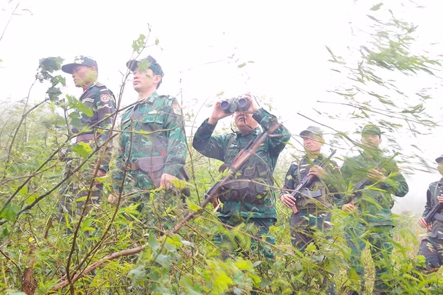 Tuần tra đường biên là nhiệm vụ thường xuyên của Đồn biên phòng Hướng Lập