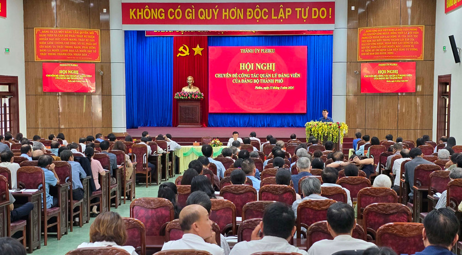 Quang cảnh hội nghị chuyên đề công tác quản lý đảng viên do Thành ủy Pleiku tổ chức. Ảnh: Bá Bính Quang cảnh hội nghị chuyên đề công tác quản lý đảng viên do Thành ủy Pleiku tổ chức. Ảnh: Bá Bính