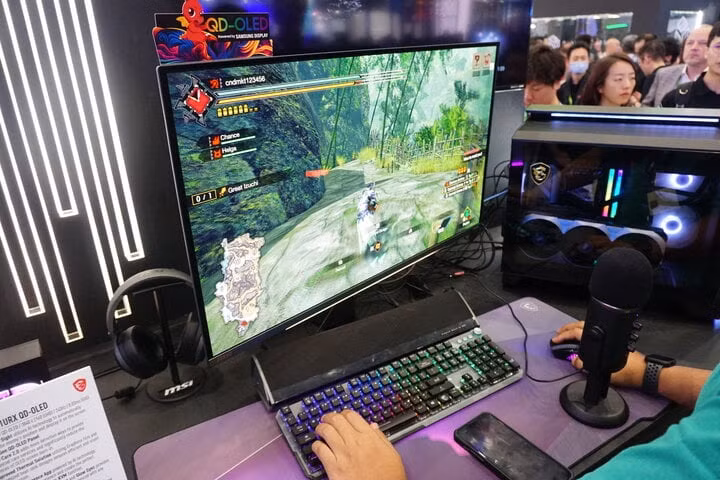 AI Sky Sight (nhận biết qua phần thanh ánh sáng phía dưới viền màn hình) giúp phát hiện và cảnh báo nhiều thông tin cho người chơi, mang lại lợi thế trong giao tranh. AI Sky Sight (nhận biết qua phần thanh ánh sáng phía dưới viền màn hình) giúp phát hiện và cảnh báo nhiều thông tin cho người chơi, mang lại lợi thế trong giao tranh.