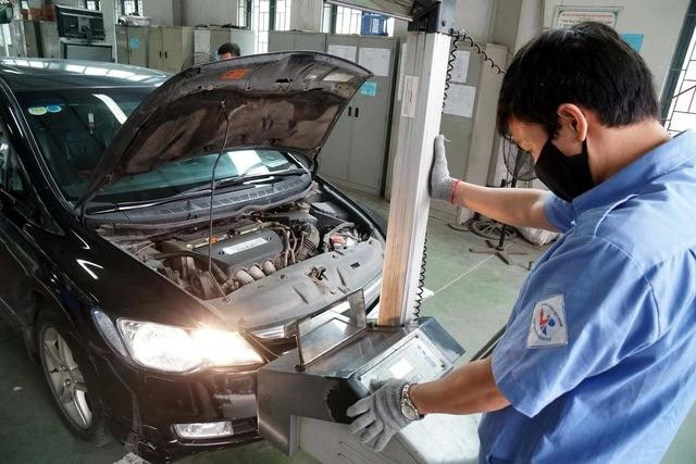 Ô tô miễn kiểm định lần đầu vẫn phải nộp phí hồ sơ Ô tô miễn kiểm định lần đầu vẫn phải nộp phí hồ sơ