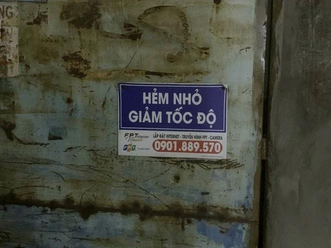 Những biển cảnh báo được đặt tại các vị trí dễ xảy ra va chạm