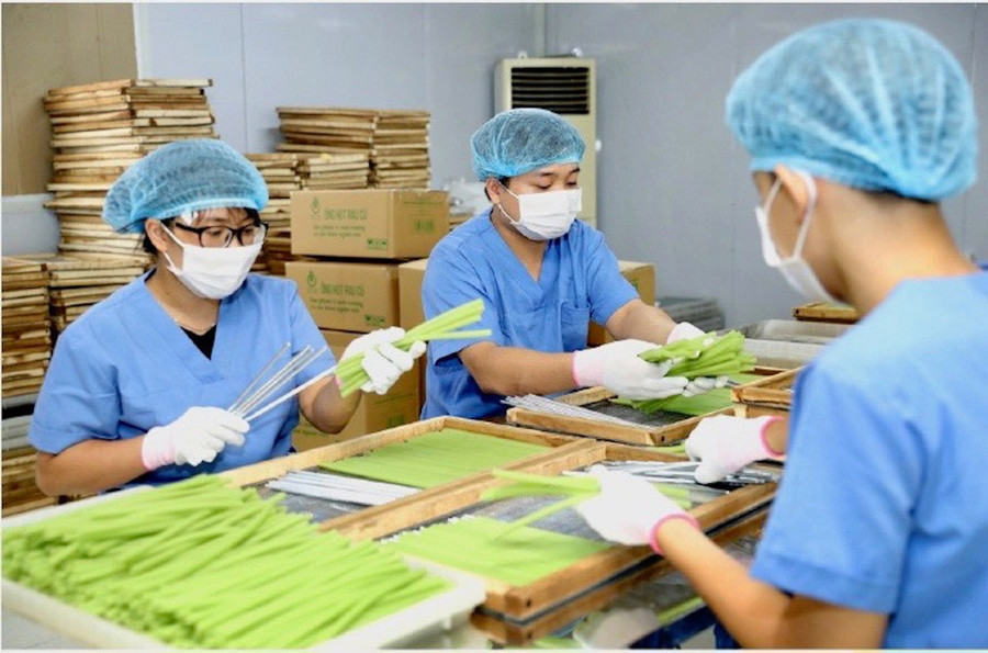 Tổng Liên đoàn Lao động Việt Nam kiến nghị Bộ Lao động-Thương binh và Xã hội nghiên cứu sớm thực hiện quy định giảm giờ làm việc xuống dưới 48 giờ mỗi tuần. Ảnh: Ánh Ngọc.