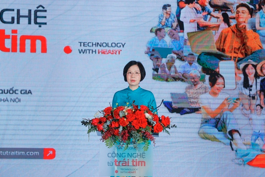 Bà Vũ Việt Trang, Bí thư Đảng ủy, Tổng Giám đốc Thông tấn xã Việt Nam, Chủ tịch Hội đồng Giải thưởng phát biểu. (Ảnh: PV/Vietnam+) Bà Vũ Việt Trang, Bí thư Đảng ủy, Tổng Giám đốc Thông tấn xã Việt Nam, Chủ tịch Hội đồng Giải thưởng phát biểu. (Ảnh: PV/Vietnam+)