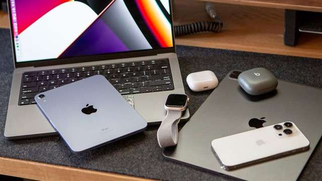 Sản phẩm Apple có giá trị cao nên thường dùng làm mặt hàng kéo doanh thu cho các phiên bán live trên TikTok Shop Sản phẩm Apple có giá trị cao nên thường dùng làm mặt hàng kéo doanh thu cho các phiên bán live trên TikTok Shop