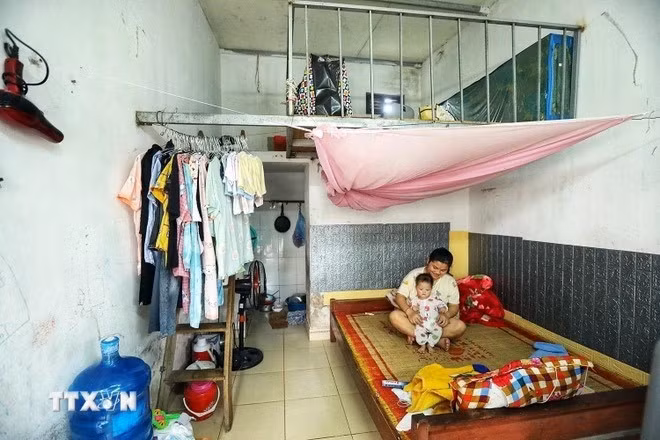 Nhà trọ công nhân tại các khu công nghiệp đều có diện tích nhỏ, gây bất tiện trong sinh hoạt hàng ngày với các hộ gia đình. (Ảnh: Tuấn Anh/TTXVN) Nhà trọ công nhân tại các khu công nghiệp đều có diện tích nhỏ, gây bất tiện trong sinh hoạt hàng ngày với các hộ gia đình. (Ảnh: Tuấn Anh/TTXVN)