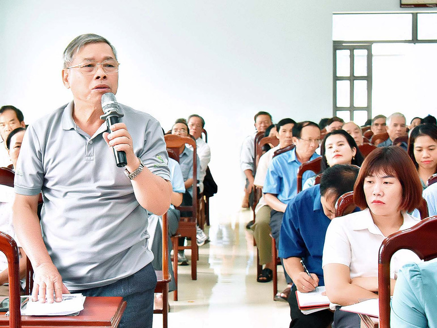 Cử tri Nguyễn Xuân Lạc (tổ 3, phường Tây Sơn, TP. Pleiku) kiến nghị về việc giải quyết chế độ cho dân quân tự vệ tham gia phòng-chống dịch Covid-19 từ tháng 7-2021 đến tháng 1-2022. Ảnh: Đ.T