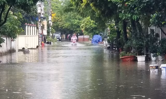 Đường HCR, P.Đông Hải 2 (Q.Hải An) có điểm ngập sâu tới 1 m nước