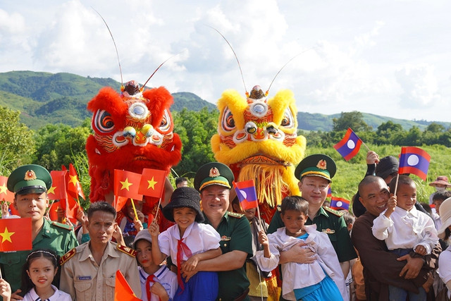 Đồn biên phòng Hướng Lập thường xuyên tổ chức những ngày hội cho trẻ em và bà con ở hai bên đường biên Đồn biên phòng Hướng Lập thường xuyên tổ chức những ngày hội cho trẻ em và bà con ở hai bên đường biên