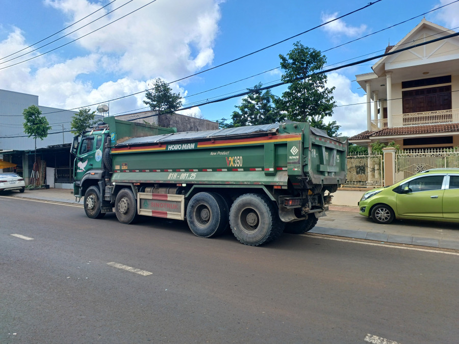 Xe ô tô tải mang BKS 81H-032.80 trong vụ va chạm. Ảnh: Hoàng Lộc