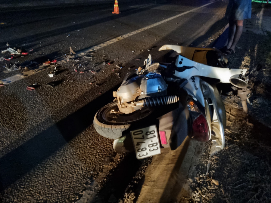 Hiện trường vụ tai nạn giao thông giữa xe mô tô và ô tô tải trên tuyến quốc lộ 19B (đoạn thuộc thôn Đoàn Kết, xã Bàu Cạn, huyện Chư Prông) khiến 1 người tử vong. Ảnh: Hoàng Lộc Hiện trường vụ tai nạn giao thông giữa xe mô tô và ô tô tải trên tuyến quốc lộ 19B (đoạn thuộc thôn Đoàn Kết, xã Bàu Cạn, huyện Chư Prông) khiến 1 người tử vong. Ảnh: Hoàng Lộc