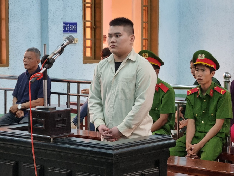 Bị cáo Nguyễn Quang Hanh bị tuyên phạt 14 năm tù về tội "Giết người". Ảnh: Hoàng Kỳ Bị cáo Nguyễn Quang Hanh bị tuyên phạt 14 năm tù về tội "Giết người". Ảnh: Hoàng Kỳ