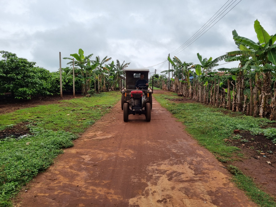 Các tuyến đường của thôn Bối được bê tông hoá, cứng hoá giúp người dân đi lại thuận tiện hơn. Ảnh: Hoàng Lộc Các tuyến đường của thôn Bối được bê tông hoá, cứng hoá giúp người dân đi lại thuận tiện hơn. Ảnh: Hoàng Lộc