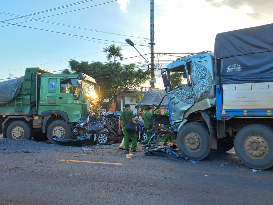 Hiện trường vụ tai nạn giao thông trên đường Hồ Chí Minh xảy ra vào tháng 8-2023 khiến 3 thành viên Câu lạc bộ bóng đá Hoàng Anh Gia Lai tử vong. Ảnh: Hoàng Lộc Hiện trường vụ tai nạn giao thông trên đường Hồ Chí Minh xảy ra vào tháng 8-2023 khiến 3 thành viên Câu lạc bộ bóng đá Hoàng Anh Gia Lai tử vong. Ảnh: Hoàng Lộc