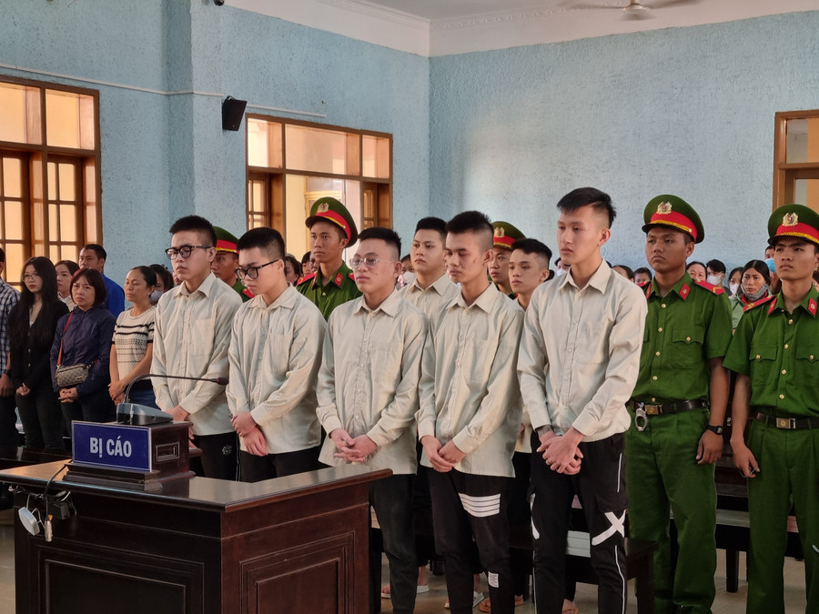 7 bị cáo bị đưa ra xét xử về tội "Giết người". Ảnh: Hoàng Lộc 7 bị cáo bị đưa ra xét xử về tội "Giết người". Ảnh: Hoàng Lộc