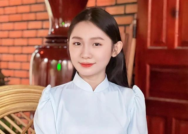 Dương Nghi Đình ngày càng trưởng thành sau 7 năm bước ra từ cuộc thi Thần tượng tương lai Dương Nghi Đình ngày càng trưởng thành sau 7 năm bước ra từ cuộc thi Thần tượng tương lai