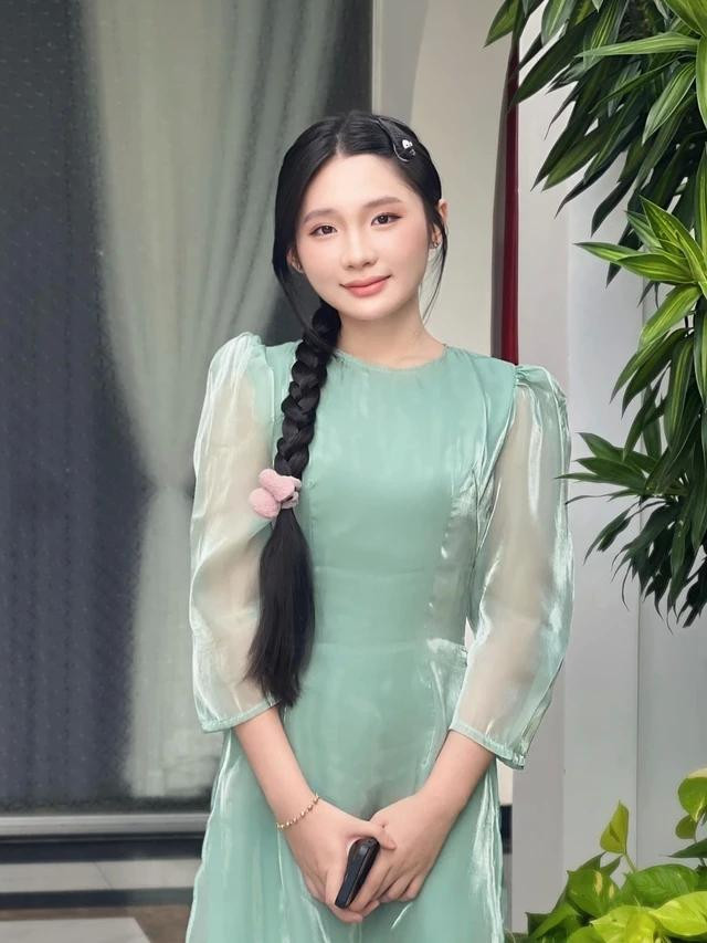 Dương Nghi Đình tiết lộ thần tượng ca sĩ Cẩm Ly Dương Nghi Đình tiết lộ thần tượng ca sĩ Cẩm Ly