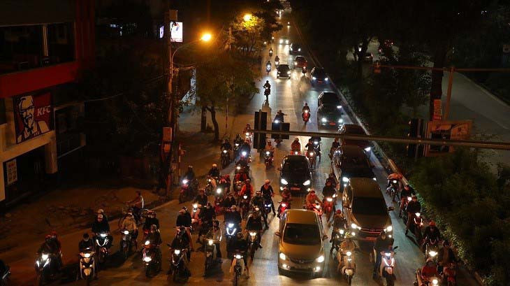 Từ 1-1-2025, thời gian bắt buộc bật đèn xe đã có thay đổi. Ảnh nguồn kinhtedothi.vn Từ 1-1-2025, thời gian bắt buộc bật đèn xe đã có thay đổi. Ảnh nguồn kinhtedothi.vn