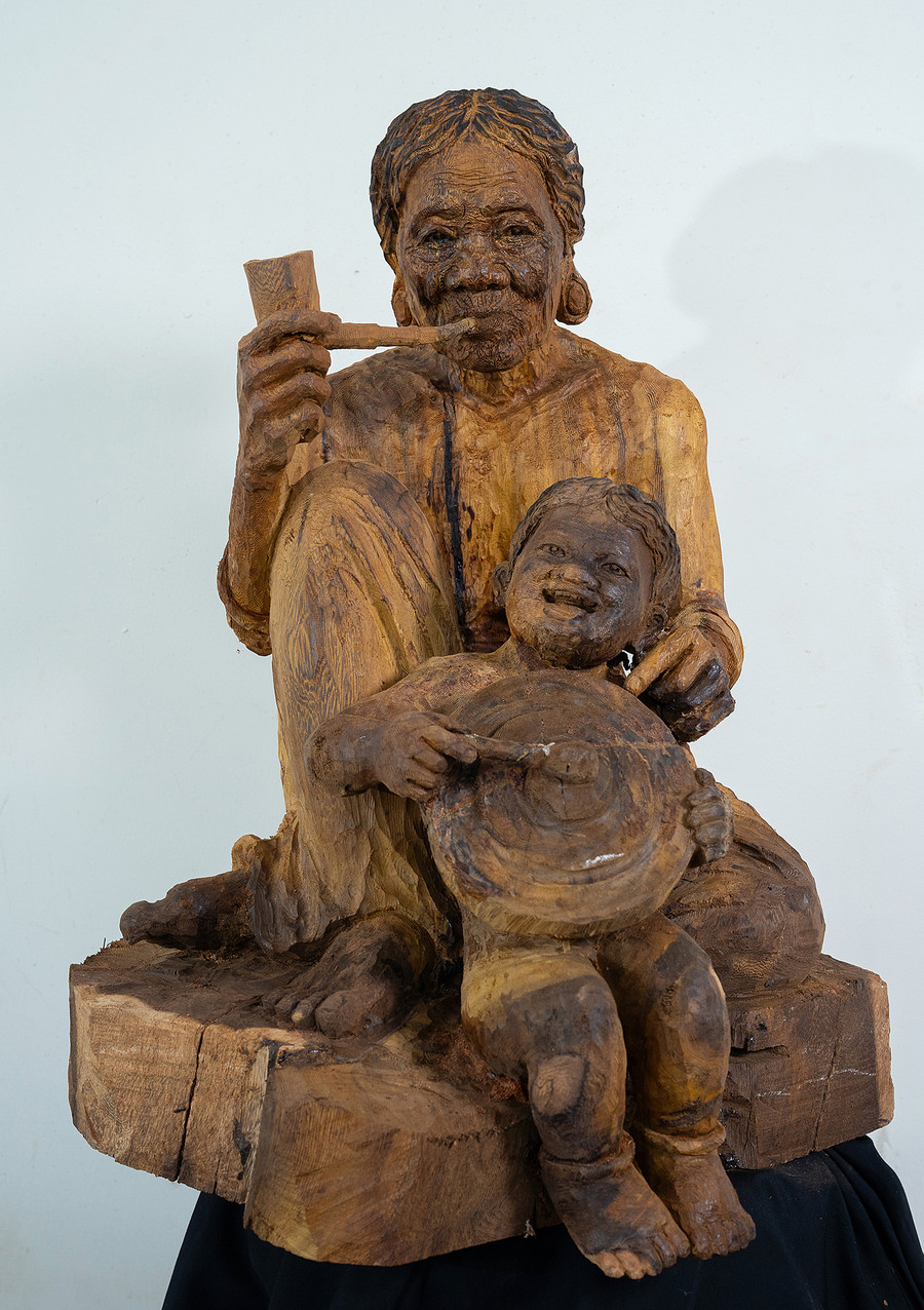 Tác phẩm &quot;Thẩm âm&quot; về đề tài tiếp nối di sản cồng chiêng Tây Nguyên của anh Dũng được đánh giá cao. Ảnh: Văn Ngọc