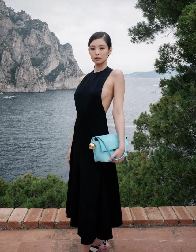 Jennie tại show thời trang của Jacquemus