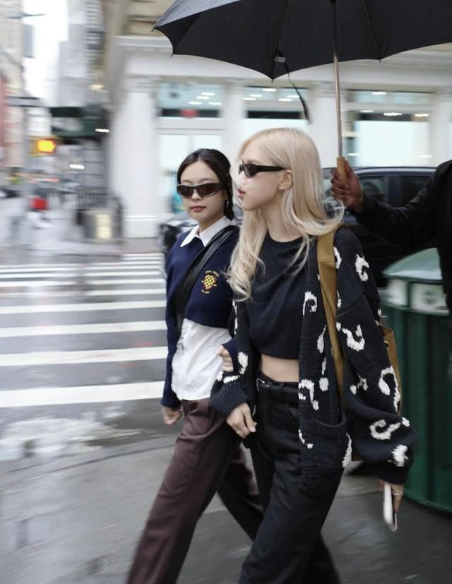 Jennie và Rosé trong một lần tụ họp