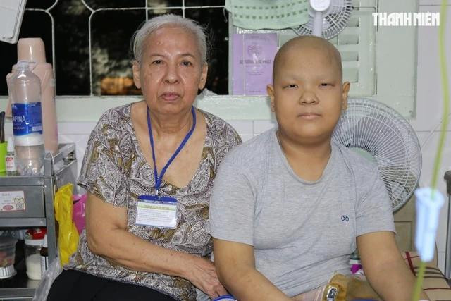 Không có đêm nào bà Thanh không chắp tay vái trời cao cầu nguyện cho cháu được khỏe mạnh