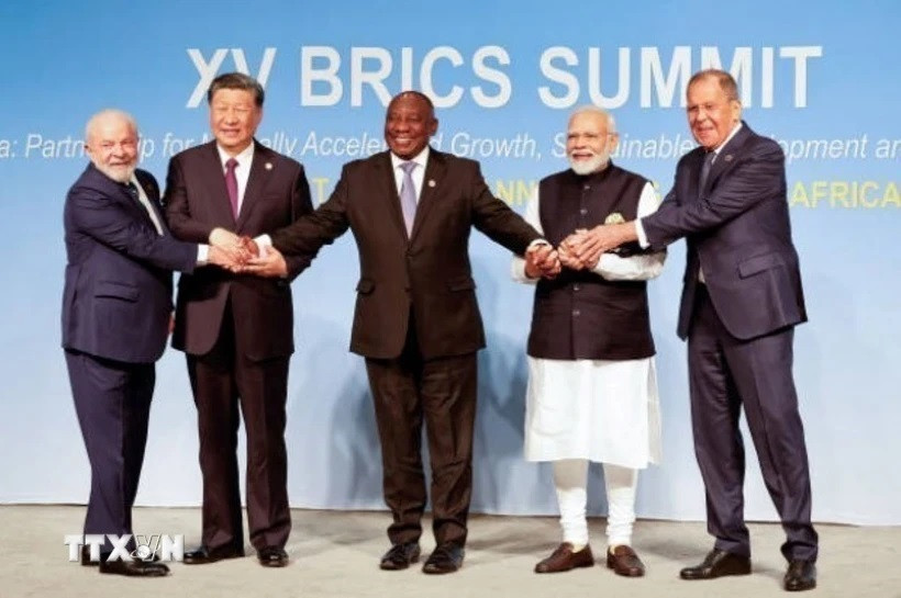 Lãnh đạo các nước thành viên BRICS tại Hội nghị thượng đỉnh ở Johannesburg, Nam Phi ngày 23-8-2023. Ảnh nguồn TTXVN Lãnh đạo các nước thành viên BRICS tại Hội nghị thượng đỉnh ở Johannesburg, Nam Phi ngày 23-8-2023. Ảnh nguồn TTXVN