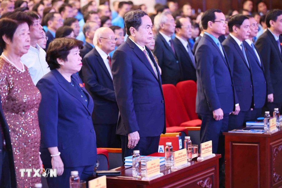 Chủ tịch Quốc hội Trần Thanh Mẫn cùng các đại biểu tưởng niệm Tổng Bí thư Nguyễn Phú Trọng. (Ảnh: Minh Đức/ TTXVN) Chủ tịch Quốc hội Trần Thanh Mẫn cùng các đại biểu tưởng niệm Tổng Bí thư Nguyễn Phú Trọng. (Ảnh: Minh Đức/ TTXVN)