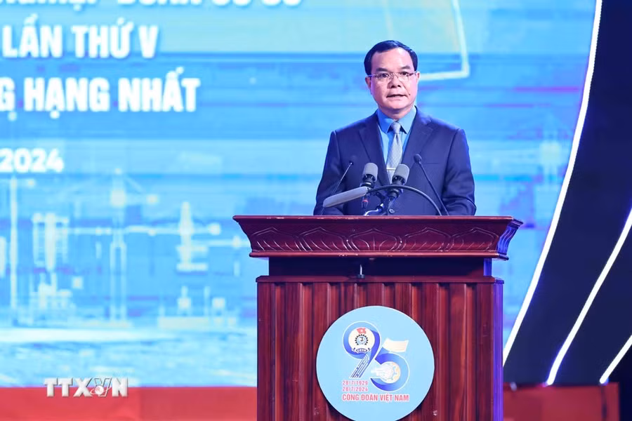 Chủ tịch Tổng Liên đoàn Lao động Việt Nam Nguyễn Đình Khang phát biểu. (Ảnh: Minh Đức/TTXVN)