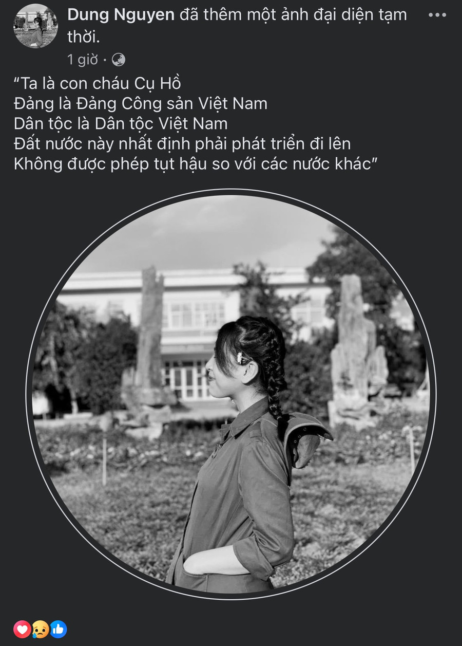 Nhiều bạn trẻ thay hình màu đen trắng bày tỏ sự thương tiếc trước sự ra đi của Tổng Bí thư