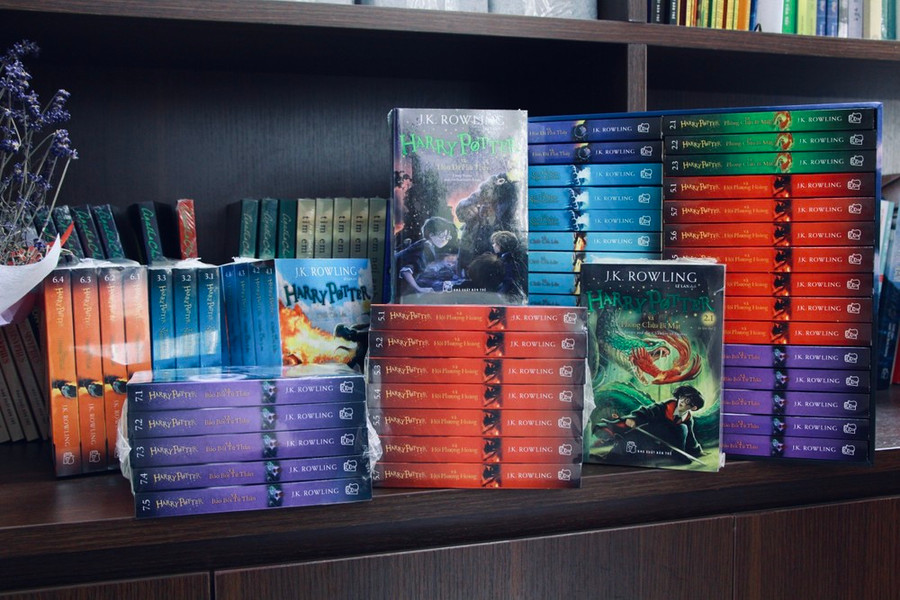 Sau gần 30 năm kể từ tập đầu tiên được ra mắt, tác phẩm "Harry Potter" vẫn tiếp tục được yêu mến Sau gần 30 năm kể từ tập đầu tiên được ra mắt, tác phẩm "Harry Potter" vẫn tiếp tục được yêu mến
