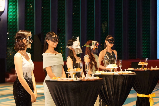 Thu Uyên (thứ 2 từ trái sang) mong muốn có thêm những trải nghiệm mới khi tham gia show hẹn hò Thu Uyên (thứ 2 từ trái sang) mong muốn có thêm những trải nghiệm mới khi tham gia show hẹn hò